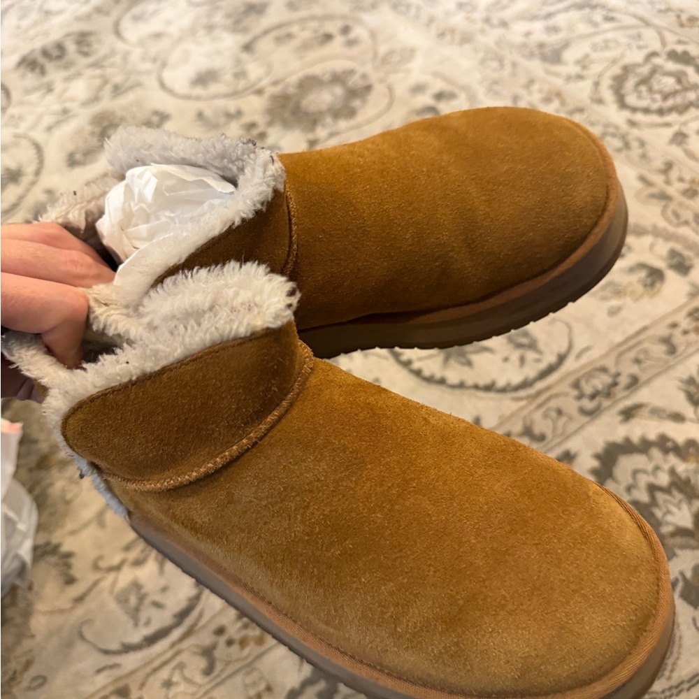 Koolaburra Women's Chestnut Suede Faux-Fur Lined Slip-On Booties
